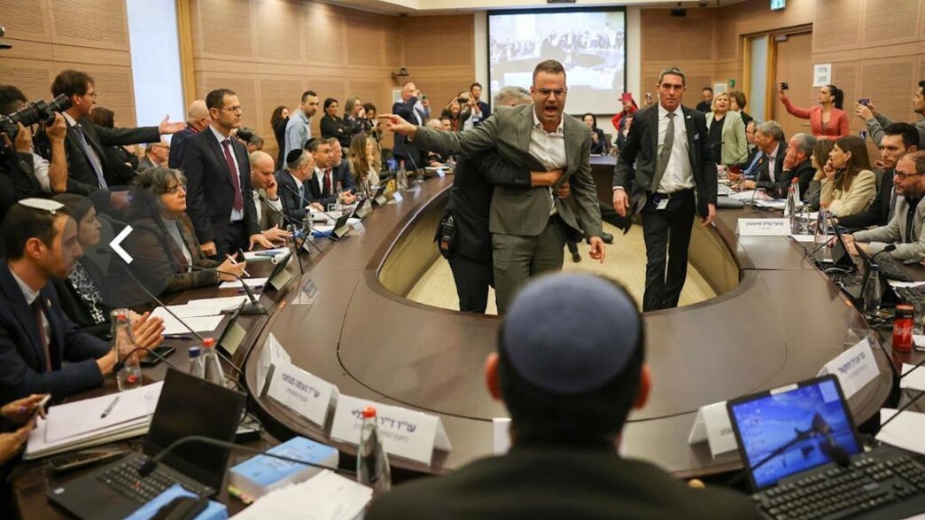 סערה בועדת החוקה סערה בועדת החוקה