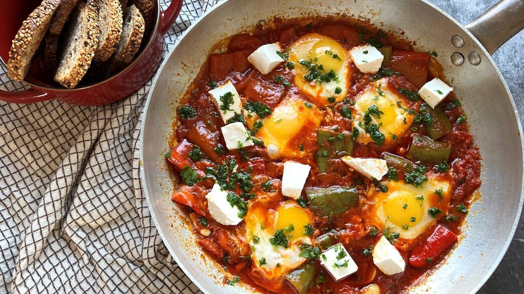 שקשוקה חריפה עם פטה שקשוקה חריפה עם פטה