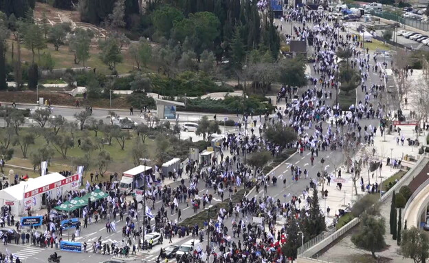 מפגינים בירושלים (צילום: N12)