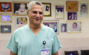 פרופ' עזאם בית חולים ליס (צילום: מירי גטניו)