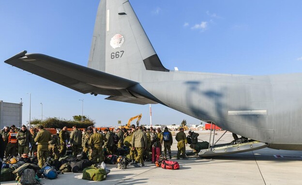 משלחת החילוץ מטורקיה נוחתים בחזרה בארץ (צילום: דובר צה"ל)