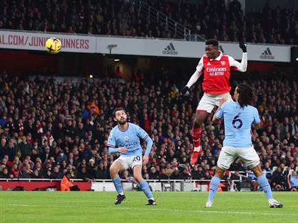 התותחנים המשיכו לתקוף ולחפש את השער (GETTY)