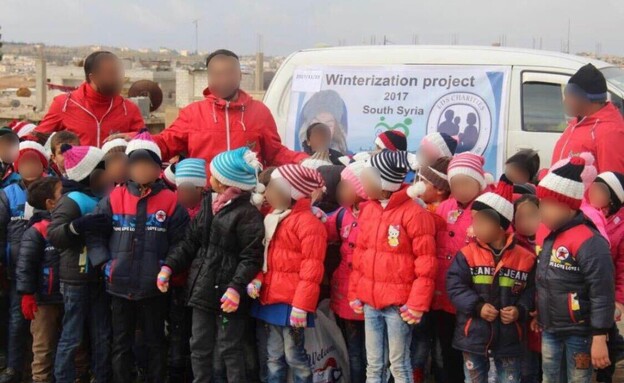 מנהלת "שכנות טובה" מטפלים בילדים סורים (צילום: דובר צה"ל)