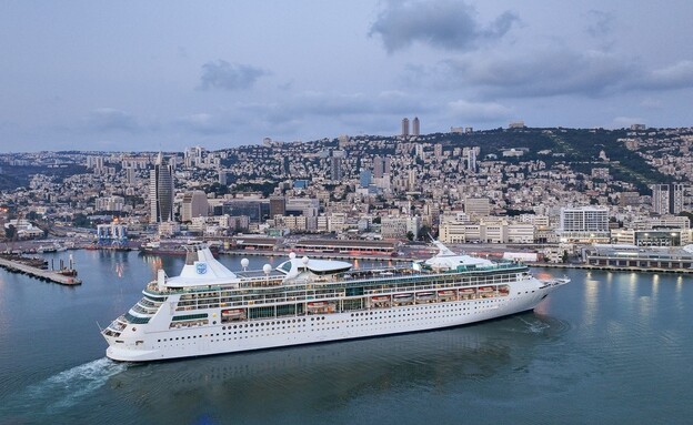 הספינה Rhapsody of the seas בחיפה (צילום: גיאודרונס)