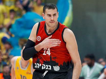 בלייזר הוביל יחד עם סמית' (אלן שיבר)