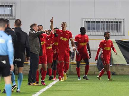 ונתן את האות לחגיגות האדומות (לירון מולדובן)