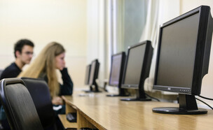 כיתת מחשבים (צילום: Vereshchagin Dmitry, shutterstock)