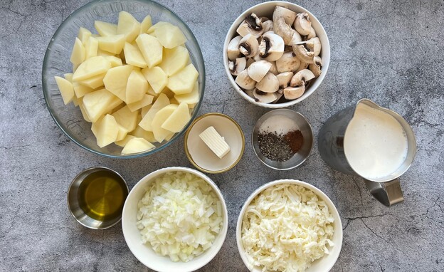 תפוח אדמה ברוטב שמנת פטריות. המרכיבים