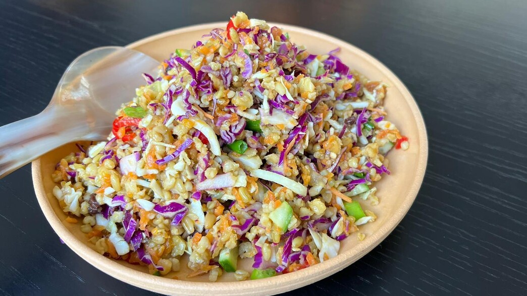 סלט פריקי וירקות טריים