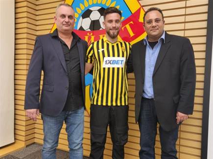 ארד מוצג בקבוצתו החדשה עם נציגיו גל אילון ועידן כסיף (קייראט)