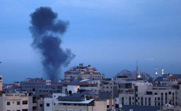 צה"ל תקף בעזה לאחר ירי הרקטות (צילום: Ashraf Amra, getty images)