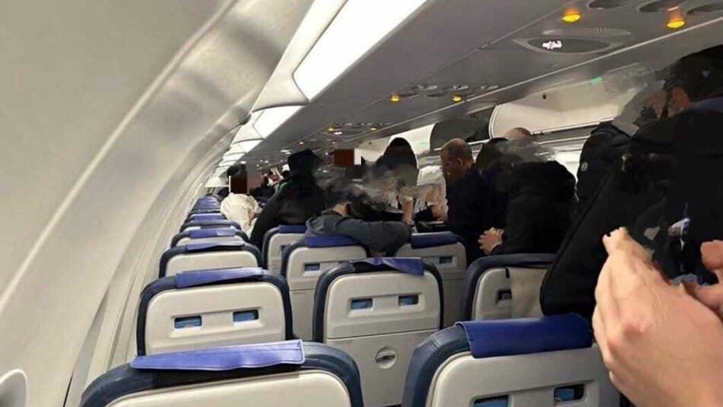 נוסעים שהתפרעו בטיסה