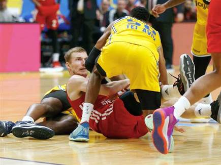 הקרב התחמם(אלן שיבר)