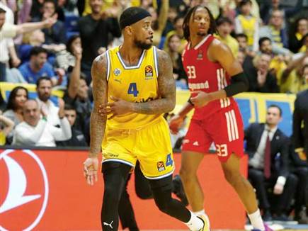 כשהוא מתעורר (אלן שיבר)