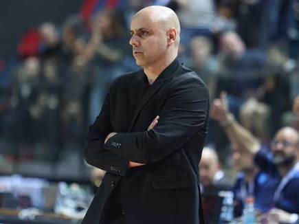 על הקווים (דני מרון)