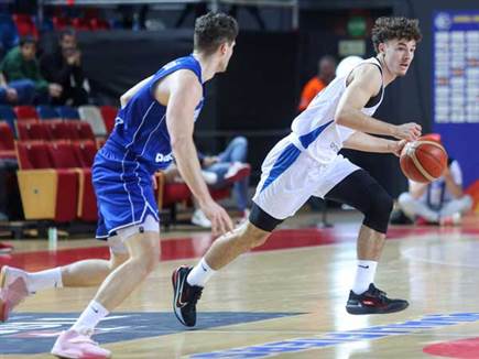 בכורה גם ליעקב בן ה-18 (דני מרון)