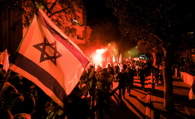 המחאה נגד המהפכה המשפטית, ,תל אביב (צילום: reuters)