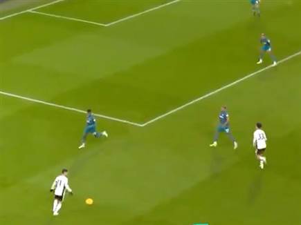 קבלת  הכדור בכנף שמאל