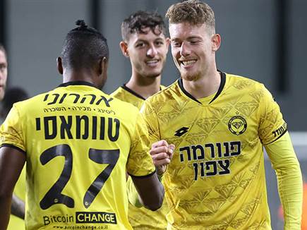 הגנאי כבש ורץ לחגוג עם החברים (ברני ארדוב)