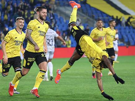 ניצחון ליגה חמישי ברצף, משחק 12 ברציפות ללא הפסד (ברני ארדוב)