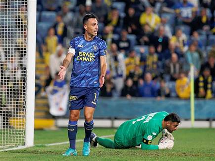 משחק לא טוב שלו. זהבי (אלן שיבר)