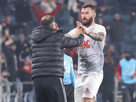 שצ'קיץ התכבד בשער בכורה יפה (ברני ארדוב)