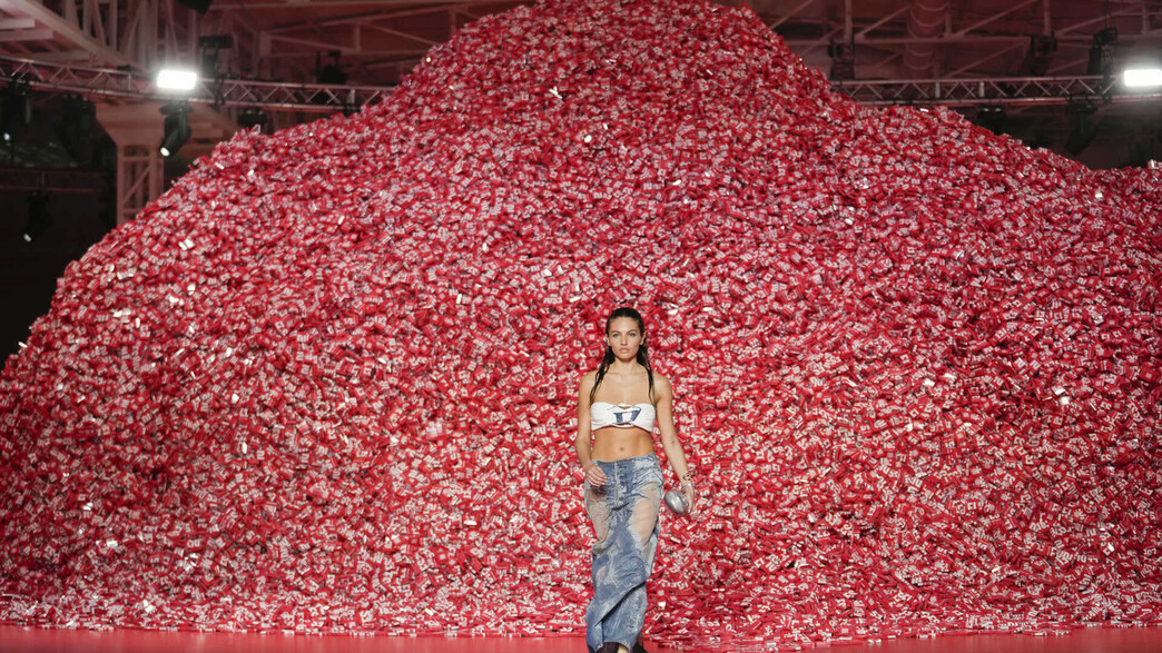 דיזל מציגה הר של קונדומים