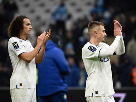 מודים לקהל על התמיכה (GETTY)