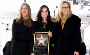 קורטני קוקס מקבלת כוכב בשדרת הכוכבים בהוליווד (צילום: reuters)