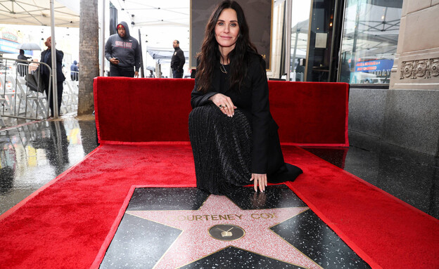 קורטני קוקס מקבלת כוכב בשדרת הכוכבים בהוליווד (צילום: reuters)