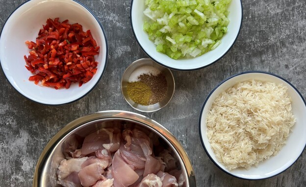 חומרים להכנת פרגיות ואורז בסיר אחד