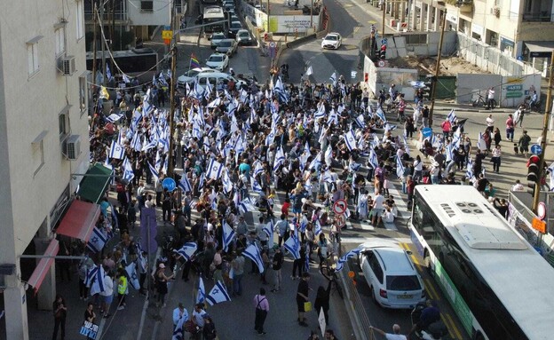 מפגינים בתל אביב, אבן גבירול  (צילום: זהר טל)