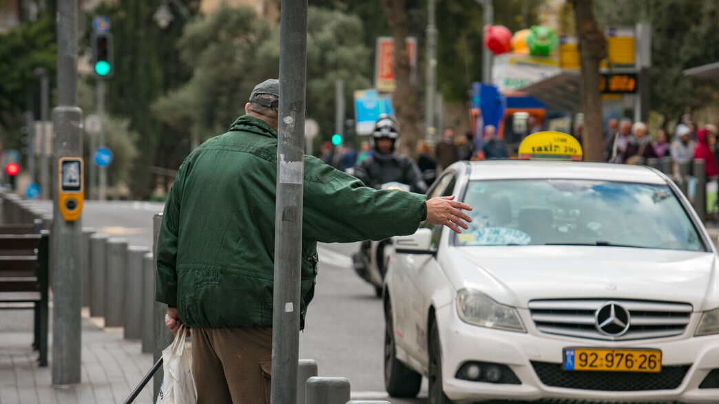 פרסום ראשון: ירידה במחירי המוניות בעיר, עלייה בבין-עירוני