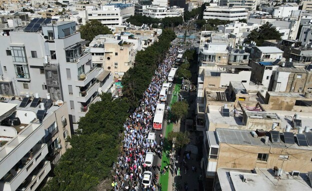 צעדת המפגינים בת"א (צילום: אמיר גולדשטיין)