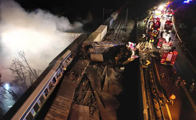 תאונת רכבות ביוון (צילום: AP)