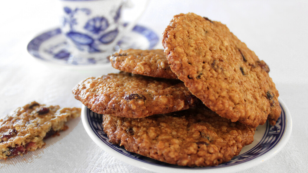 עוגיות טחינה וחמוציות עוגיות טחינה וחמוציות