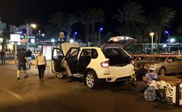 הירי באילת על רכבו המשפחתי של זיו אלוש (צילום: לפי סעיף 27 א')
