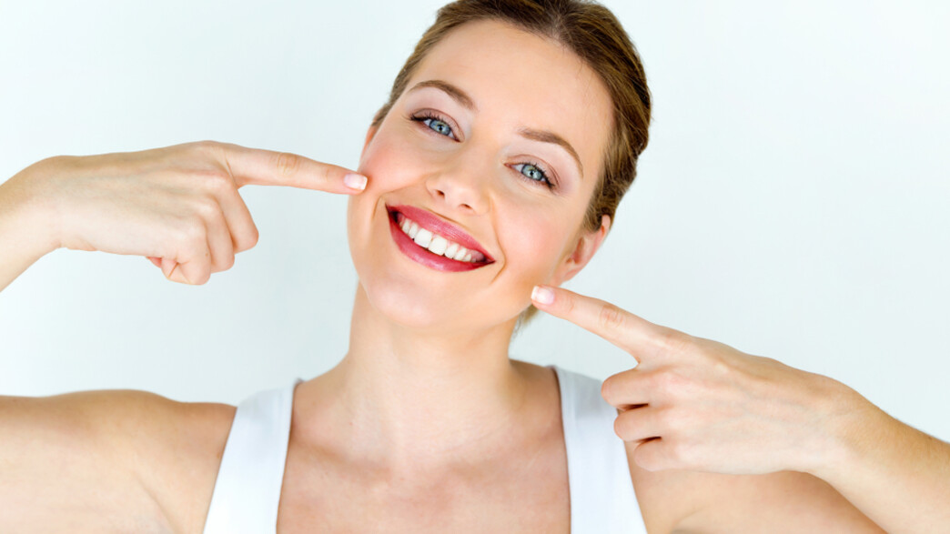 חיוך לבן חיוך לבן