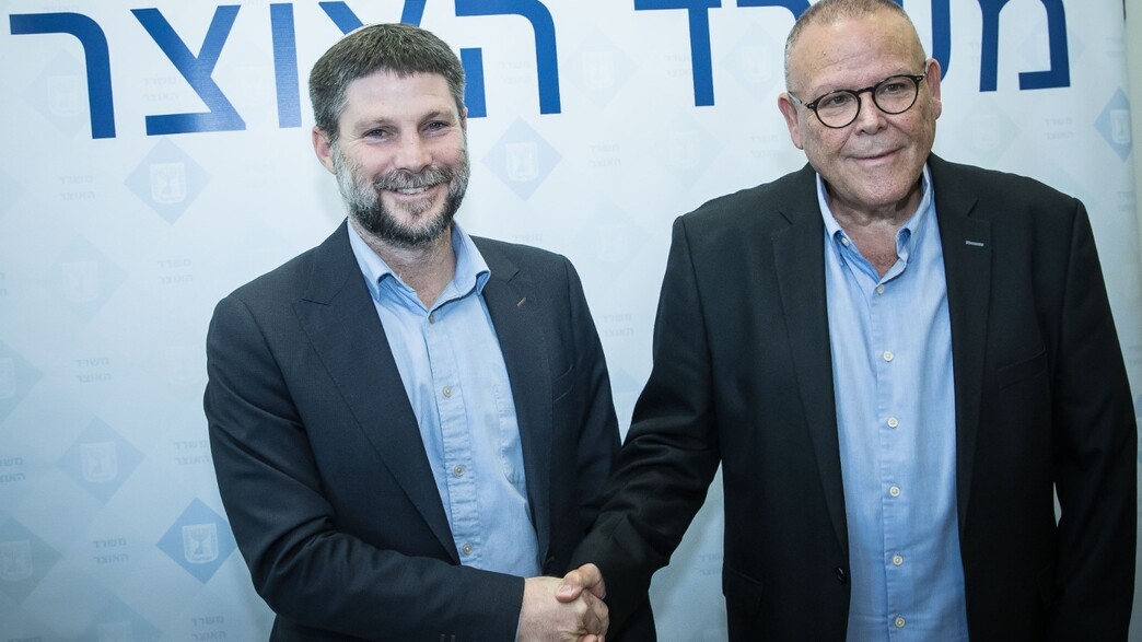שר האוצר בצלאל סמוטריץ' ויו"ר ההסתדרות ארנון בר דו