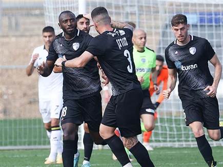 אלא שאז  הגיע מרטינס (ברני ארדוב)