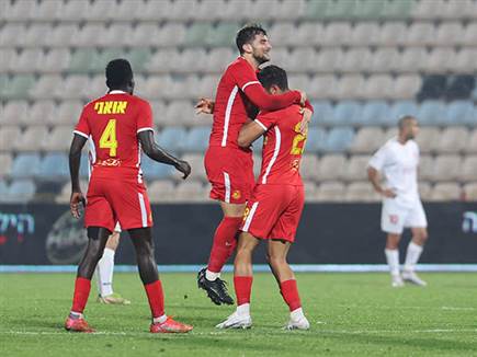 לפני שרועי לוי זינק על הריבאונד ואיזן (לירון מולדובן)