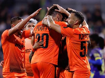 במחצית הראשונה דווקא הכתומים חגגו (מאור אלקסלסי)