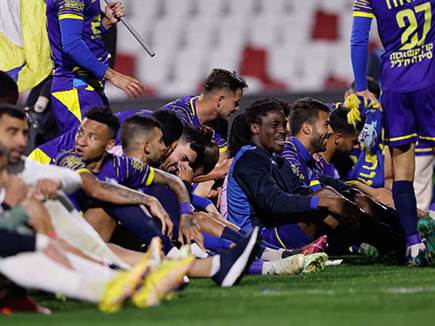 החגיגות של ריינה בסיום (מאור אלקסלסי)