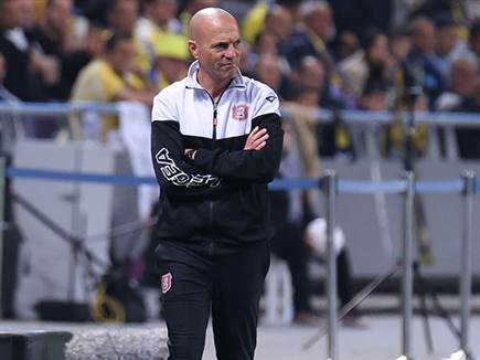 אבל אז הגיע זיו אריה (דני מרון)