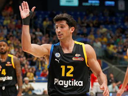 ג'ון דיברתולומיאו. הצהובים שייטו כל הדרך לניצחון (אלן שיבר)