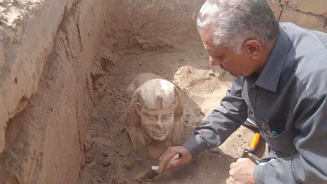 מצרים: פסל של ספינקס ושרידי מקדש נחשפו