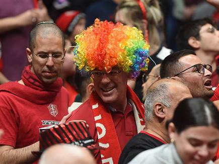 ערב חגיגי ואדום בארנה (ברני ארדוב)