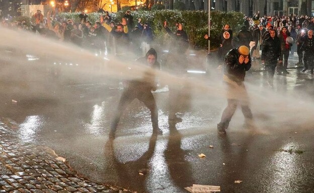 מחאה ומהומות אלימות בטביליסי, גיאורגיה (צילום: רויטרס)