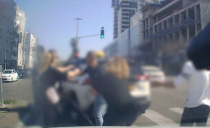 תקיפה בכביש בבת ים (צילום: דוברות המשטרה, משטרת ישראל)