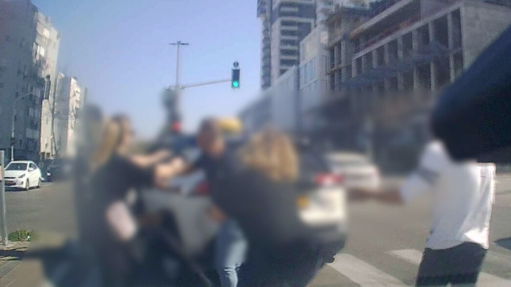תקיפה בכביש בבת ים (צילום: דוברות המשטרה, משטרת ישראל)